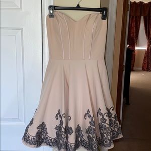 Formal strapless dress with elegant grey lace